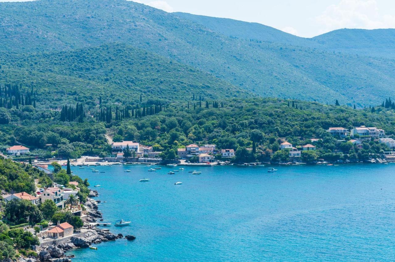 Apartments Sara Molunat Εξωτερικό φωτογραφία